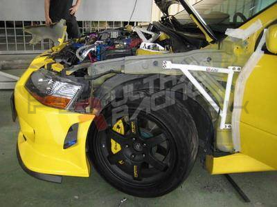 [Obr.: 10/55/72/9-mitsubishi-evo-7-8-9-ultraracing-3-point-fender-brackets-1696469228.jpg]