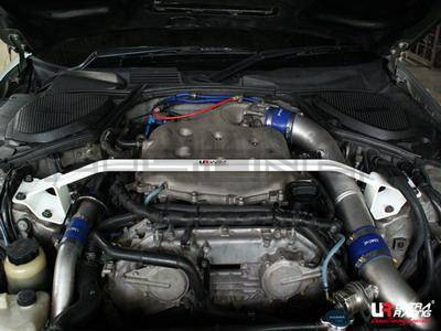 [Obr.: 10/55/77/8-nissan-350z-02-08-ultraracing-2-point-front-upper-strutbar-1696469305.jpg]