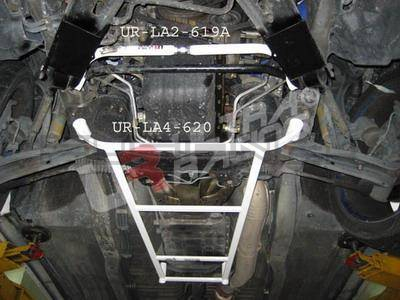 [Obr.: 10/55/85/4-nissan-skyline-r34-gtt-ultraracing-4-point-front-lower-brace-1696469444.jpg]