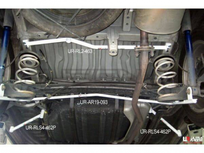 [Obr.: 10/56/03/3-toyota-alphard-ah10-2.4-2wd-02-08-ultraracing-3-point-rear-lower-bar-1696469747.jpg]